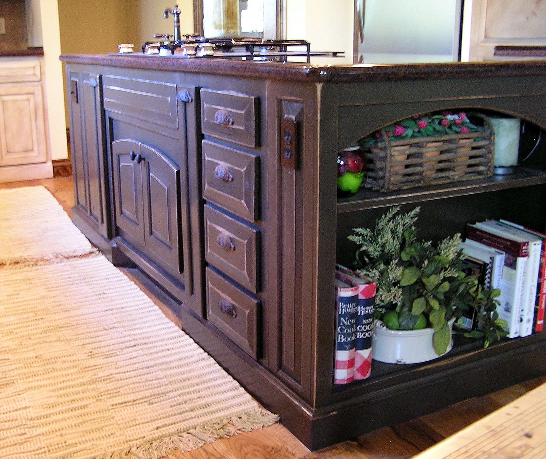 Oklahoma City cabinetmaker, painted kitchen cabinet, distressed cabine